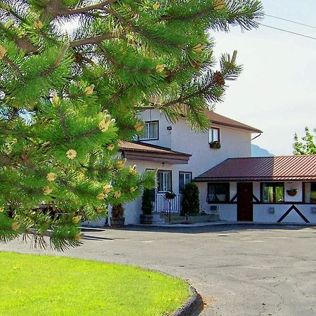 Bavarian Orchard Motel เครสตัน ภายนอก รูปภาพ